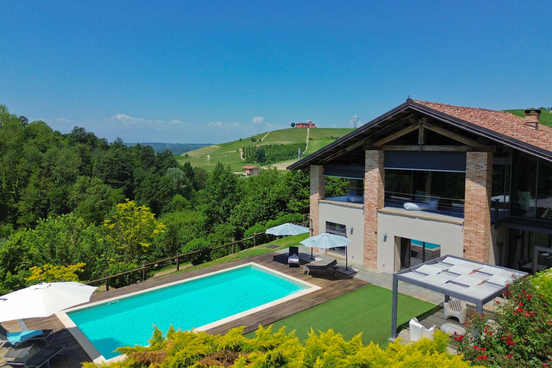 Dogliani – Farmhouse with Swimming Pool and 4 Hectares of Land for Sale
