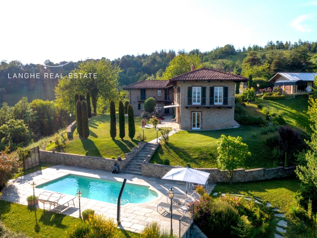 Beautiful stone farmhouse for sale in the Langhe - SOLD- 