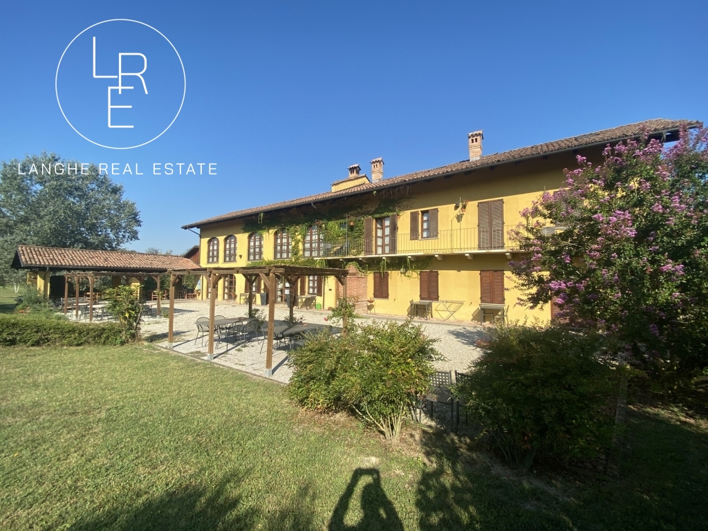 Guesthouse for sale in the Langhe, in La Morra