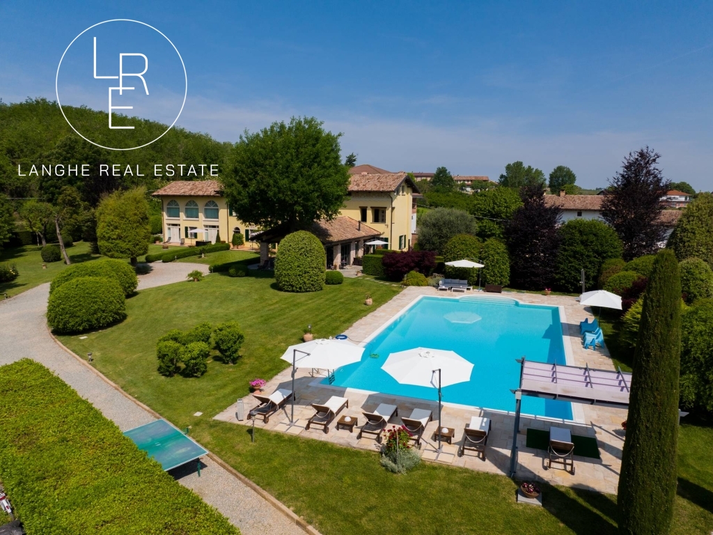 Luxury country residence for sale in the Langhe