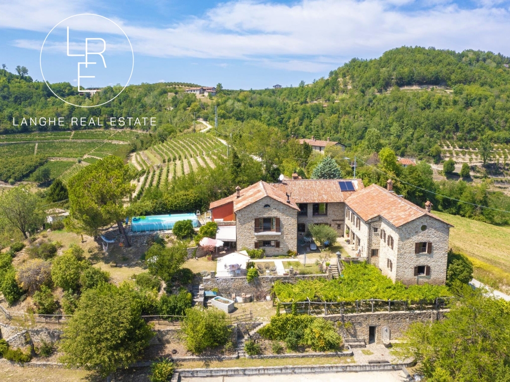 Vendesi splendida proprietà sulle colline delle Langhe