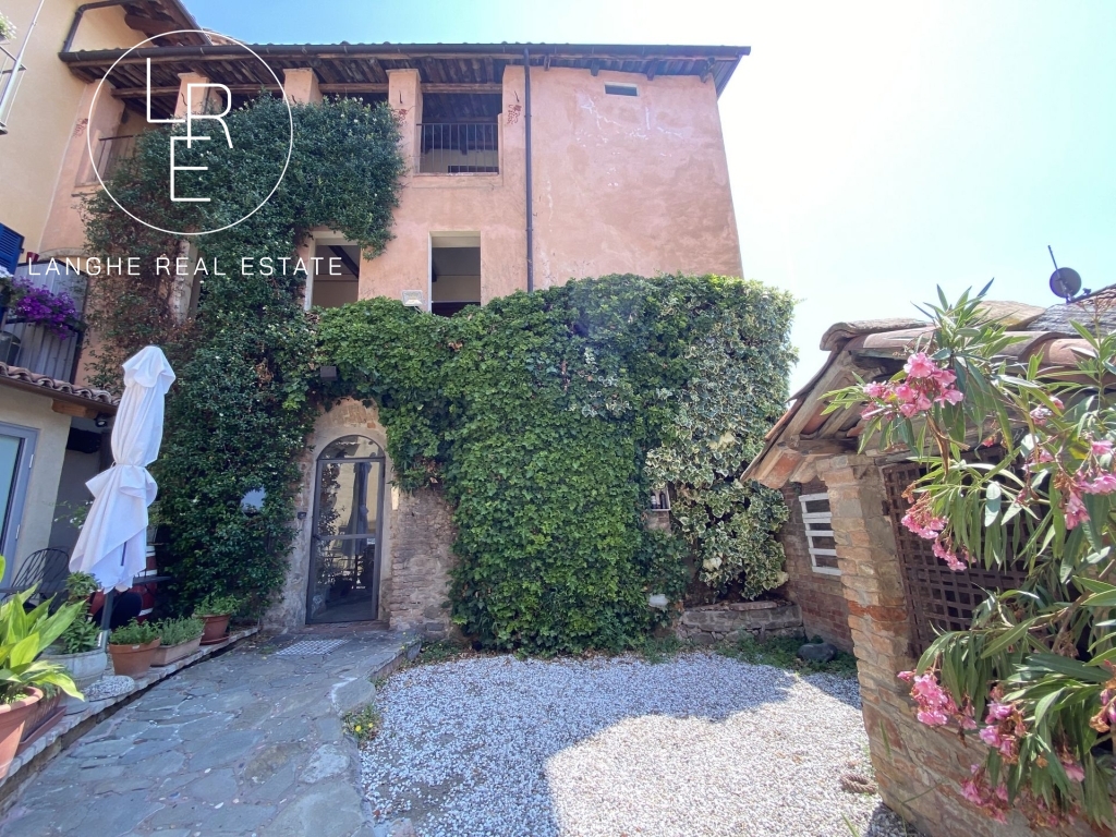 Historic house for sale in Monforte d'Alba