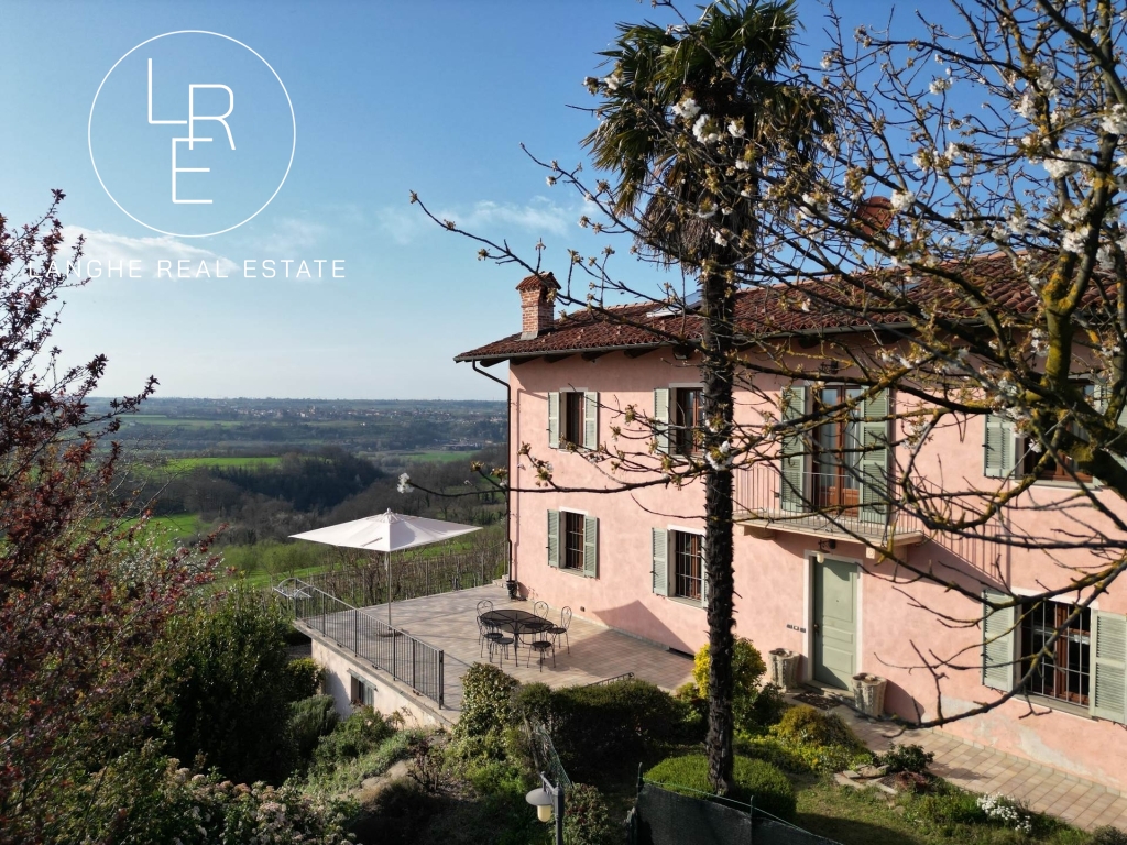 Stunning panoramic property for sale in the Langhe