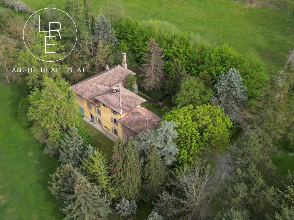 Nizza Monferrato, vendesi storica casa di campagna