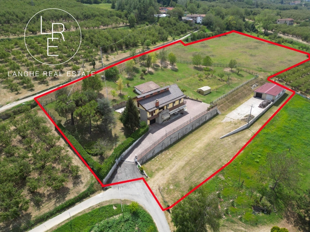 Castino, country house with agricultural land for sale
