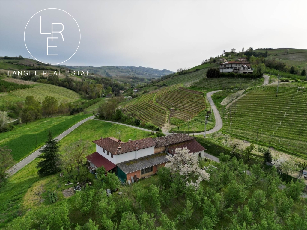 Langhe_panoramic_property_for_sale_with_land_1