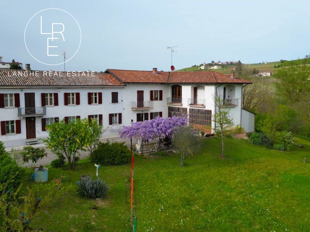 Langhe_panoramic_property_for_sale_with_land_31