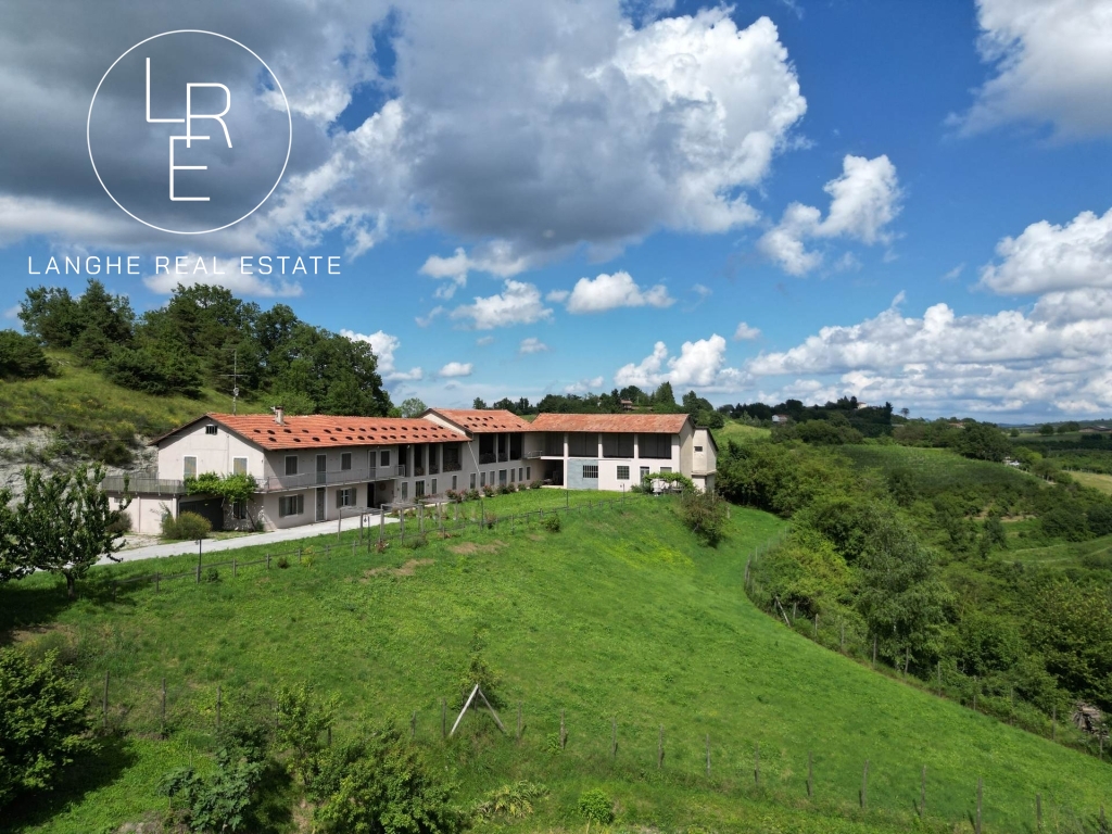 Langhe_panoramic_property_bed_and_breakfast_for_sale_with_land_7