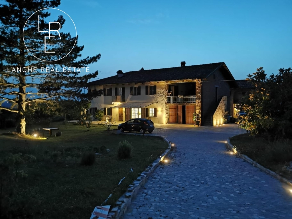 Vendesi casa di campagna nelle Langhe in classe energetica A+